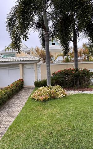 Casa de condomínio para alugar com 382m², 6 quartos e 3 vagas Casa de condomínio para alugar com 382m², 6 quartos e 3 vagasFachada