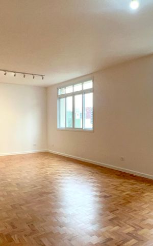 Apartamento à venda com 147m², 3 quartos e 1 vaga Apartamento à venda com 147m², 3 quartos e 1 vagaSala