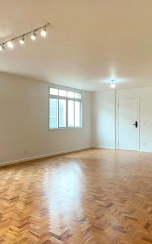 Apartamento à venda com 147m², 3 quartos e 1 vaga Apartamento à venda com 147m², 3 quartos e 1 vagaSala