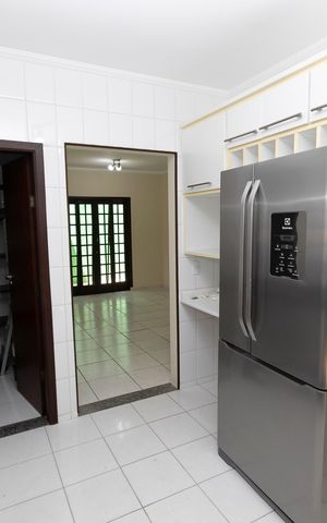 Casa de condomínio para alugar com 140m², 3 quartos e 4 vagasCOZINHA