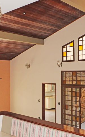 Casa de condomínio para alugar com 920m², 3 quartos e 4 vagasSala