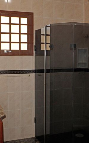 Casa de condomínio para alugar com 920m², 3 quartos e 4 vagasBanheiro serviço