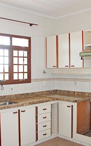 Casa de condomínio para alugar com 920m², 3 quartos e 4 vagasCozinha
