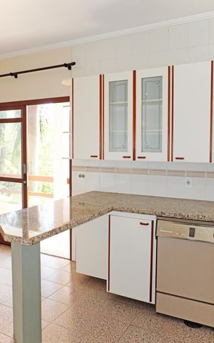 Casa de condomínio para alugar com 920m², 3 quartos e 4 vagasCozinha