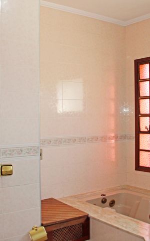 Casa de condomínio para alugar com 920m², 3 quartos e 4 vagasSuíte 1 Banheiro