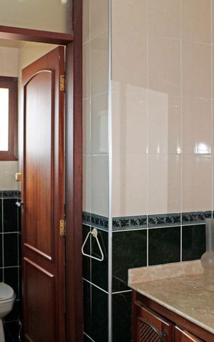 Casa de condomínio para alugar com 920m², 3 quartos e 4 vagasBanheiro 1