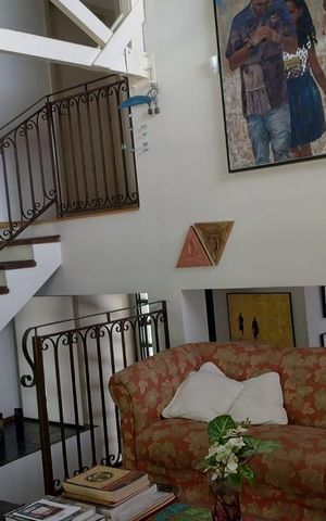 Casa de condomínio para alugar com 216m², 4 quartos e 4 vagas Casa de condomínio para alugar com 216m², 4 quartos e 4 vagasSala