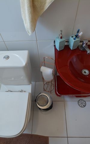 Casa de condomínio à venda com 120m², 3 quartos e 2 vagasBANHEIRO