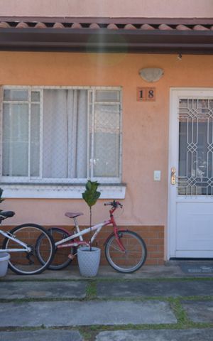 Casa de condomínio à venda com 120m², 3 quartos e 2 vagasFRENTE