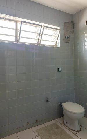 Casa à venda com 250m², 4 quartos e 2 vagas Casa à venda com 250m², 4 quartos e 2 vagasBanheiro da Suíte