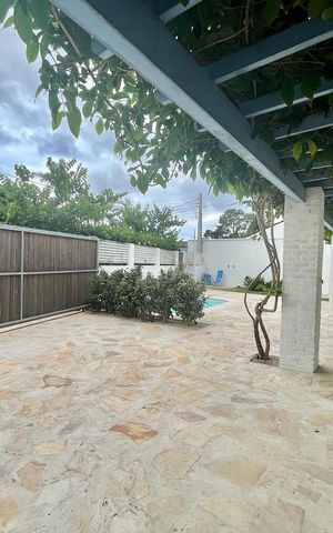 Casa para alugar com 220m², 3 quartos e 2 vagas Casa para alugar com 220m², 3 quartos e 2 vagasÁrea externa