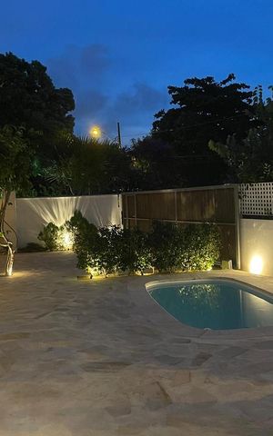 Casa para alugar com 220m², 3 quartos e 2 vagas Casa para alugar com 220m², 3 quartos e 2 vagasÁrea externa