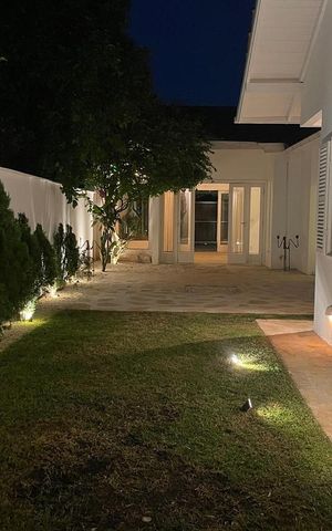 Casa para alugar com 220m², 3 quartos e 2 vagas Casa para alugar com 220m², 3 quartos e 2 vagasÁrea externa