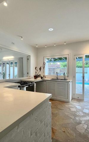 Casa para alugar com 220m², 3 quartos e 2 vagas Casa para alugar com 220m², 3 quartos e 2 vagasCozinha