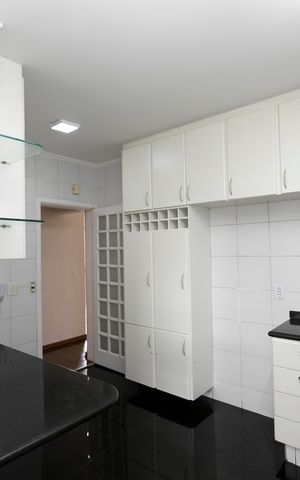 Apartamento para alugar com 184m², 4 quartos e 3 vagasCOZINHA