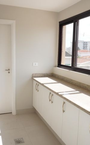 Apartamento à venda com 140m², 2 quartos e 2 vagasCozinha e Área de Serviço