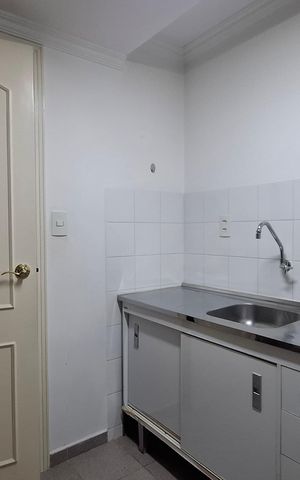 Casa de condomínio à venda com 232m², 4 quartos e 4 vagas Casa de condomínio à venda com 232m², 4 quartos e 4 vagasCozinha inferior