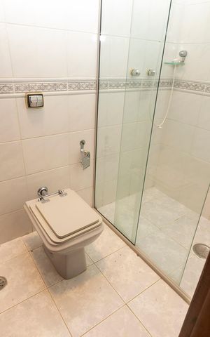 Casa de condomínio para alugar com 280m², 5 quartos e 4 vagasBANHEIRO SOCIAL