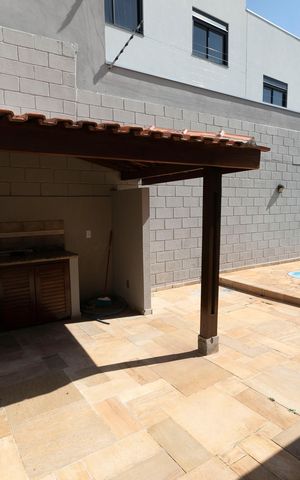 Casa de condomínio para alugar com 280m², 5 quartos e 4 vagasQUINTAL COM PISCINA E CHURRASQUEIRA