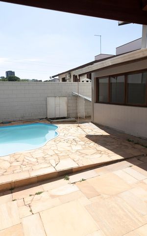 Casa de condomínio para alugar com 280m², 5 quartos e 4 vagasQUINTAL COM PISCINA E CHURRASQUEIRA