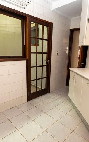 Casa de condomínio para alugar com 280m², 5 quartos e 4 vagasÁREA DE SERVIÇO