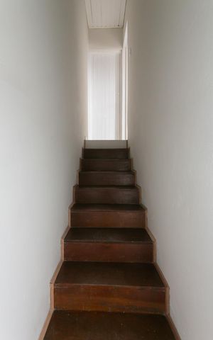 Casa para alugar com 50m², 2 quartos e sem vaga Casa para alugar com 50m², 2 quartos e sem vagaEscada