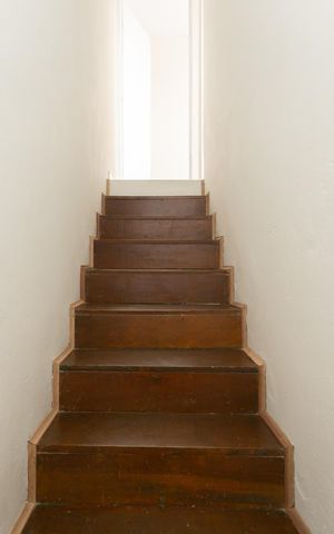 Casa para alugar com 50m², 2 quartos e sem vaga Casa para alugar com 50m², 2 quartos e sem vagaEscada