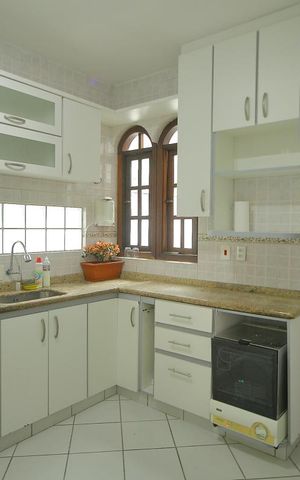 Casa para alugar com 250m², 3 quartos e 3 vagasCozinha 