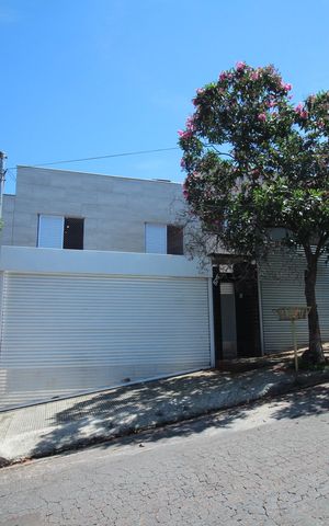 Casa à venda com 118m², 3 quartos e 2 vagasFachada