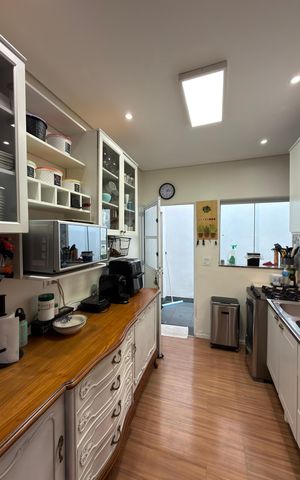 Casa à venda com 225m², 5 quartos e 3 vagas Casa à venda com 225m², 5 quartos e 3 vagasCozinha
