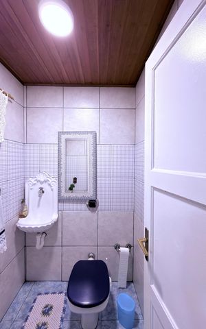 Casa à venda com 225m², 5 quartos e 3 vagas Casa à venda com 225m², 5 quartos e 3 vagasLavabo casa 2