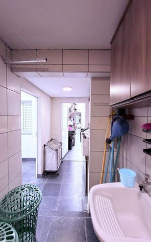 Casa à venda com 225m², 5 quartos e 3 vagas Casa à venda com 225m², 5 quartos e 3 vagasÁrea de Serviço