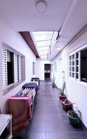 Casa à venda com 225m², 5 quartos e 3 vagas Casa à venda com 225m², 5 quartos e 3 vagasCorredor