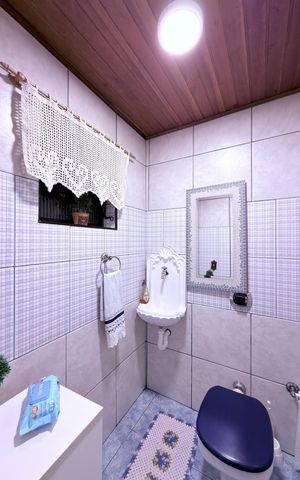 Casa à venda com 225m², 5 quartos e 3 vagas Casa à venda com 225m², 5 quartos e 3 vagasLavabo casa 2