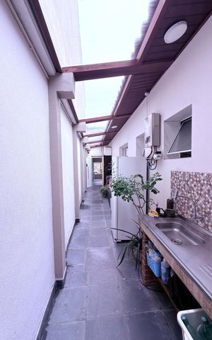 Casa à venda com 225m², 5 quartos e 3 vagas Casa à venda com 225m², 5 quartos e 3 vagasCorredor