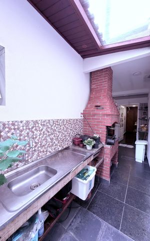 Casa à venda com 225m², 5 quartos e 3 vagas Casa à venda com 225m², 5 quartos e 3 vagasChurrasqueira