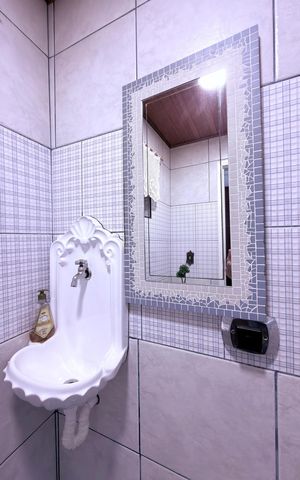 Casa à venda com 225m², 5 quartos e 3 vagas Casa à venda com 225m², 5 quartos e 3 vagasLavabo casa 2