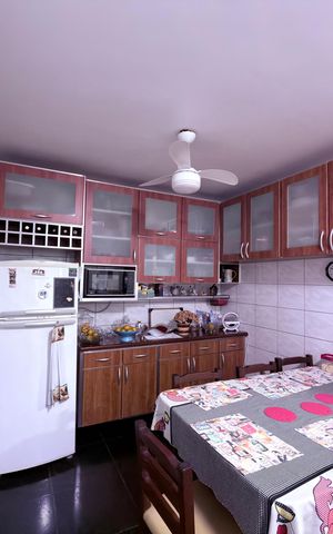 Casa à venda com 225m², 5 quartos e 3 vagas Casa à venda com 225m², 5 quartos e 3 vagasCozinha casa 2