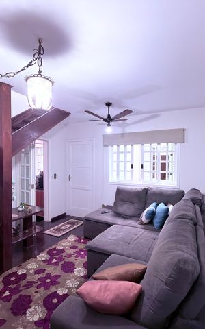 Casa à venda com 225m², 5 quartos e 3 vagas Casa à venda com 225m², 5 quartos e 3 vagasSala casa 2