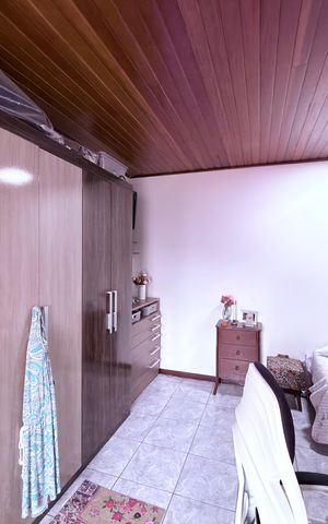 Casa à venda com 225m², 5 quartos e 3 vagas Casa à venda com 225m², 5 quartos e 3 vagasSuite 2 casa 2