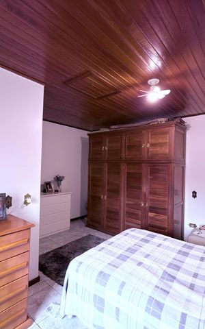 Casa à venda com 225m², 5 quartos e 3 vagas Casa à venda com 225m², 5 quartos e 3 vagasSuite 1 casa 2