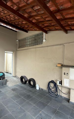 Casa à venda com 225m², 5 quartos e 3 vagas Casa à venda com 225m², 5 quartos e 3 vagasGaragem
