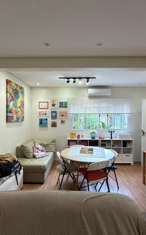 Casa à venda com 225m², 5 quartos e 3 vagas Casa à venda com 225m², 5 quartos e 3 vagasSala