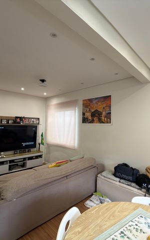 Casa à venda com 225m², 5 quartos e 3 vagas Casa à venda com 225m², 5 quartos e 3 vagasSala