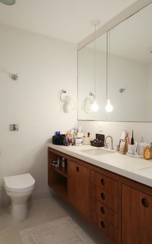 Apartamento para alugar com 130m², 2 quartos e 1 vaga Apartamento para alugar com 130m², 2 quartos e 1 vagaBanheiro da Suíte 1