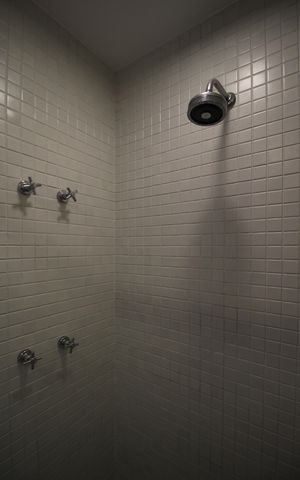 Apartamento para alugar com 130m², 2 quartos e 1 vaga Apartamento para alugar com 130m², 2 quartos e 1 vagaBanheiro da Suíte 2