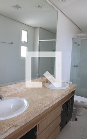 Apartamento para alugar com 169m², 3 quartos e 3 vagasBanheiro da Suíte 1