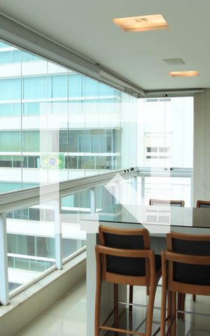 Apartamento para alugar com 169m², 3 quartos e 3 vagasVaranda