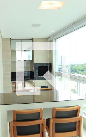 Apartamento para alugar com 169m², 3 quartos e 3 vagasVaranda