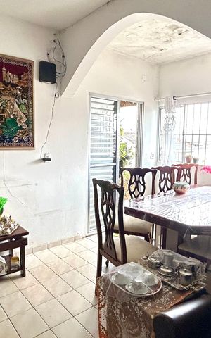 Casa à venda com 250m², 2 quartos e 1 vaga Casa à venda com 250m², 2 quartos e 1 vagaSala